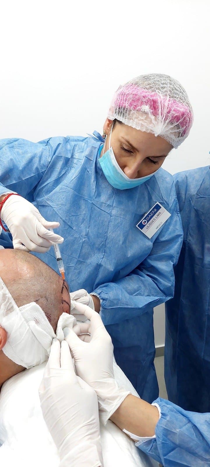 Dra. Salinas en consulta